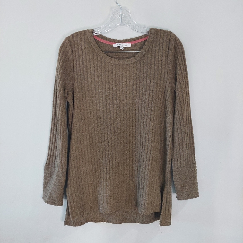 Rose & Olive sweater Medium greenish brown ribbed side slit